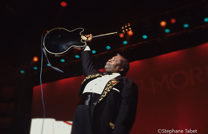 BB King holds guitar in the air